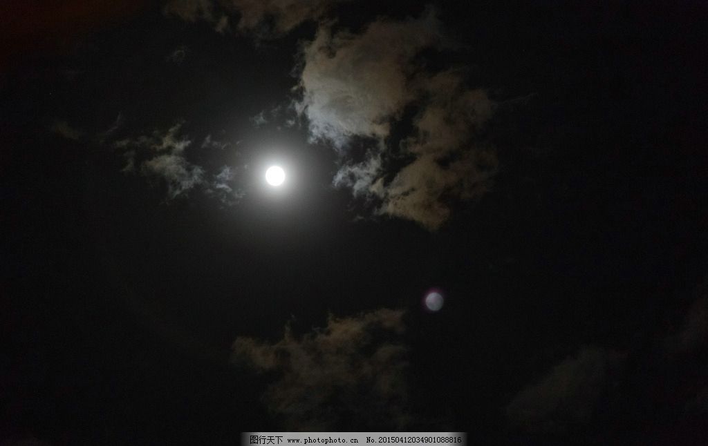 月亮 云朵 天空 夜晚 黑色 2015自然景观 摄影 自然景观 其他 300dpi图片