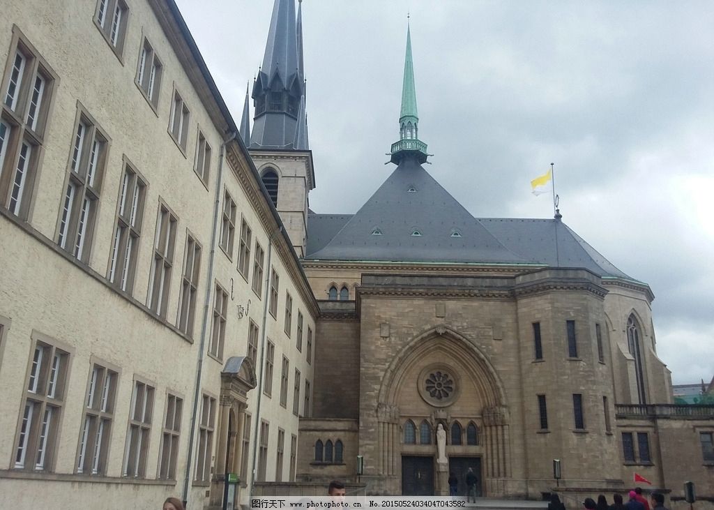 钢铁工业,所以此次卢森堡馆的外墙建筑采用铁