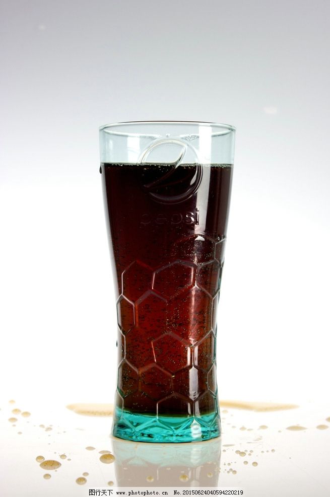 可乐纸杯素描图片展示